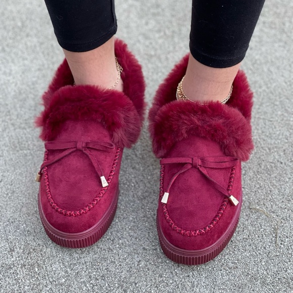 Cozette HOT SELLER π₯ Burgundy Faux Fur Moccasins - Picture 4 of 6